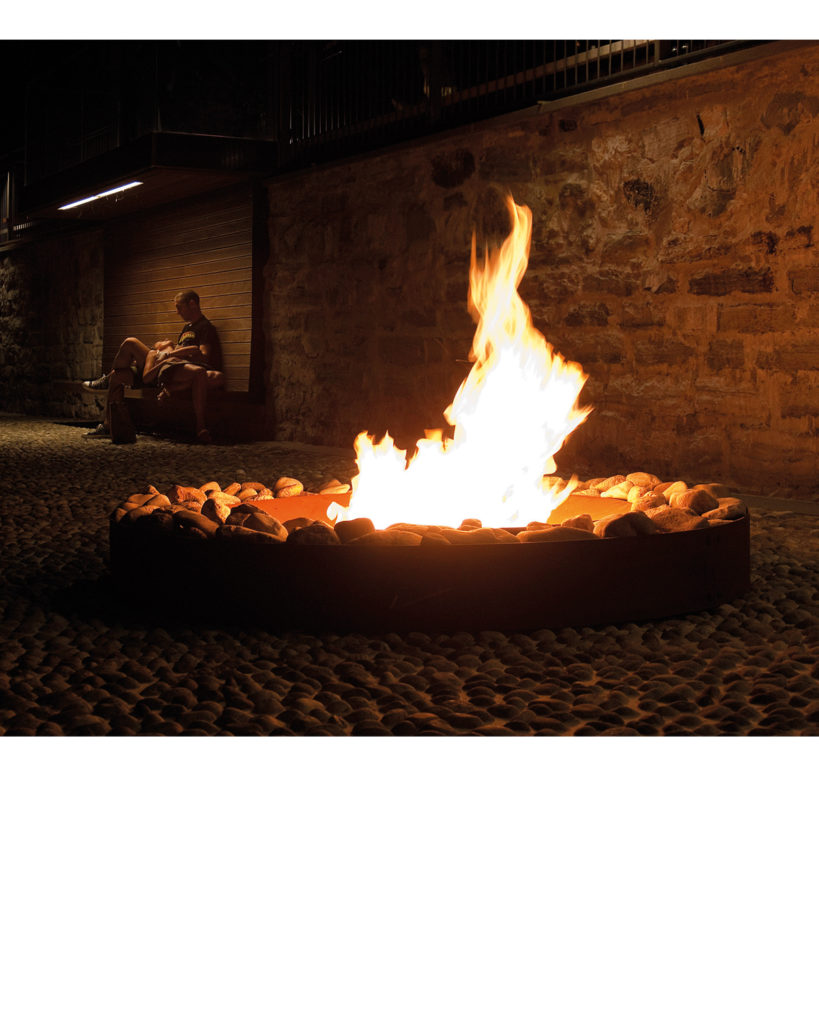 AK47 design Outdoor-Feuerstelle ZEN - Luxus-Gasgrills, FireArt und